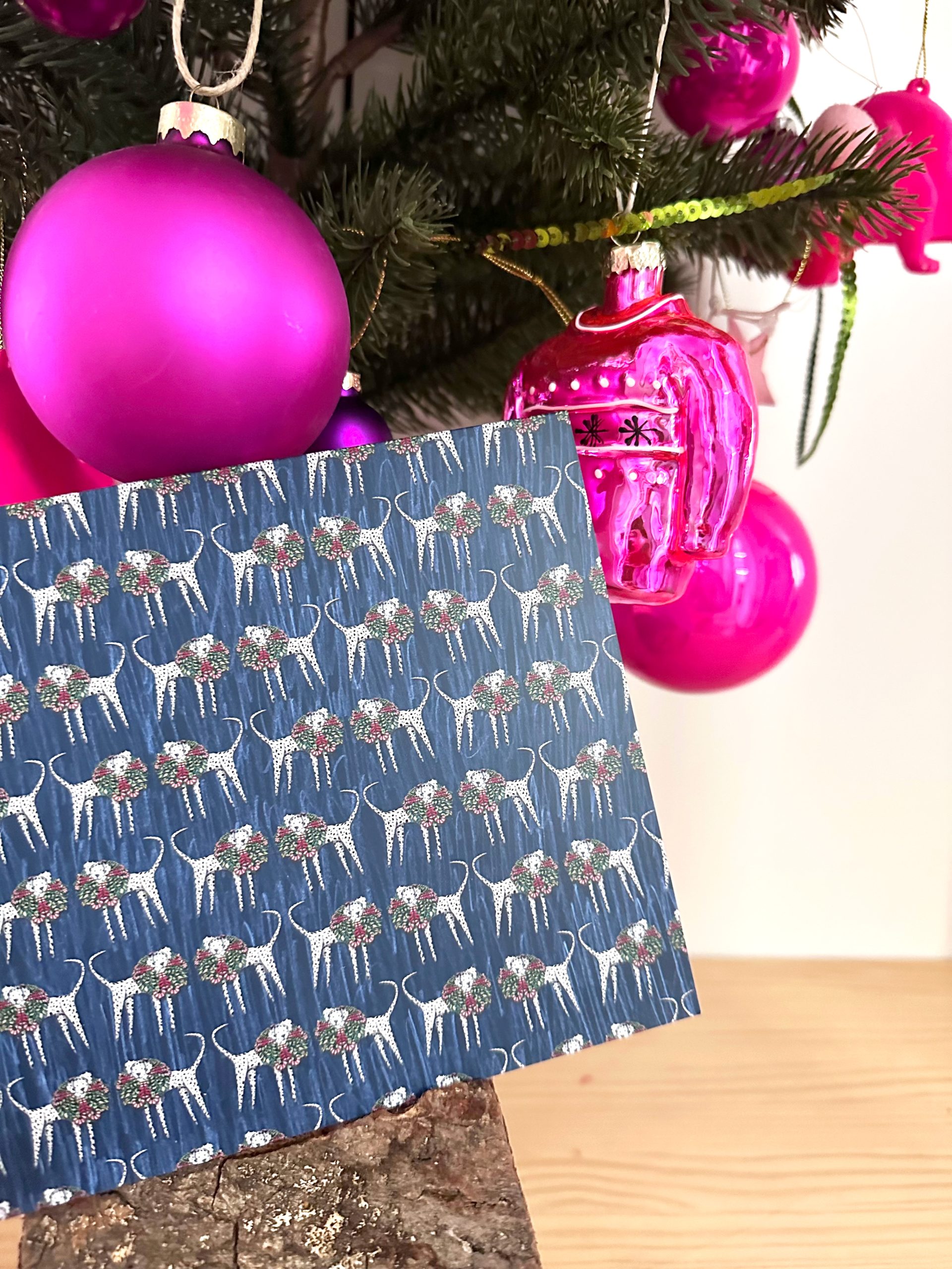 tarjeta perros dálmatas corona de navidad